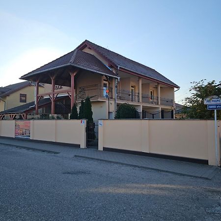 Apartmanovy Dom Flora Veľký Meder Zewnętrze zdjęcie