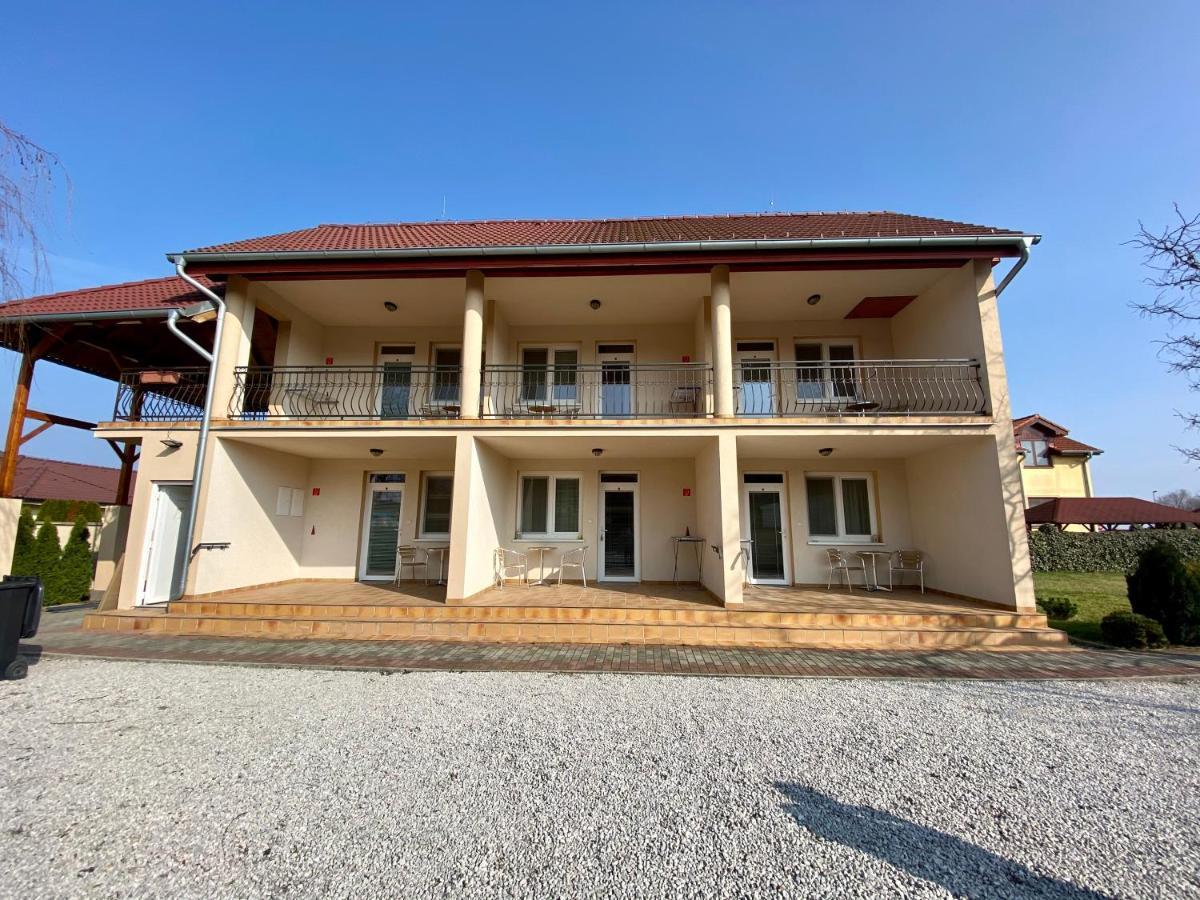 Apartmanovy Dom Flora Veľký Meder Zewnętrze zdjęcie
