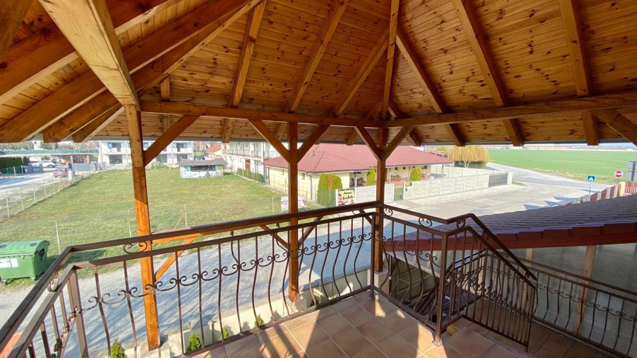 Apartmanovy Dom Flora Veľký Meder Zewnętrze zdjęcie